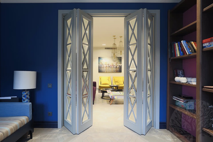 Двери гармошка  для гостиной со стеклами с разделителями Нур-Султан
